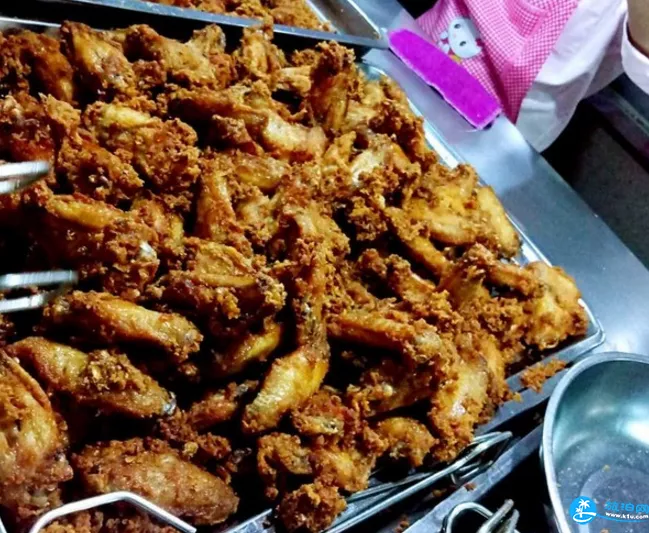 ?？隍T樓老街有什么好吃的